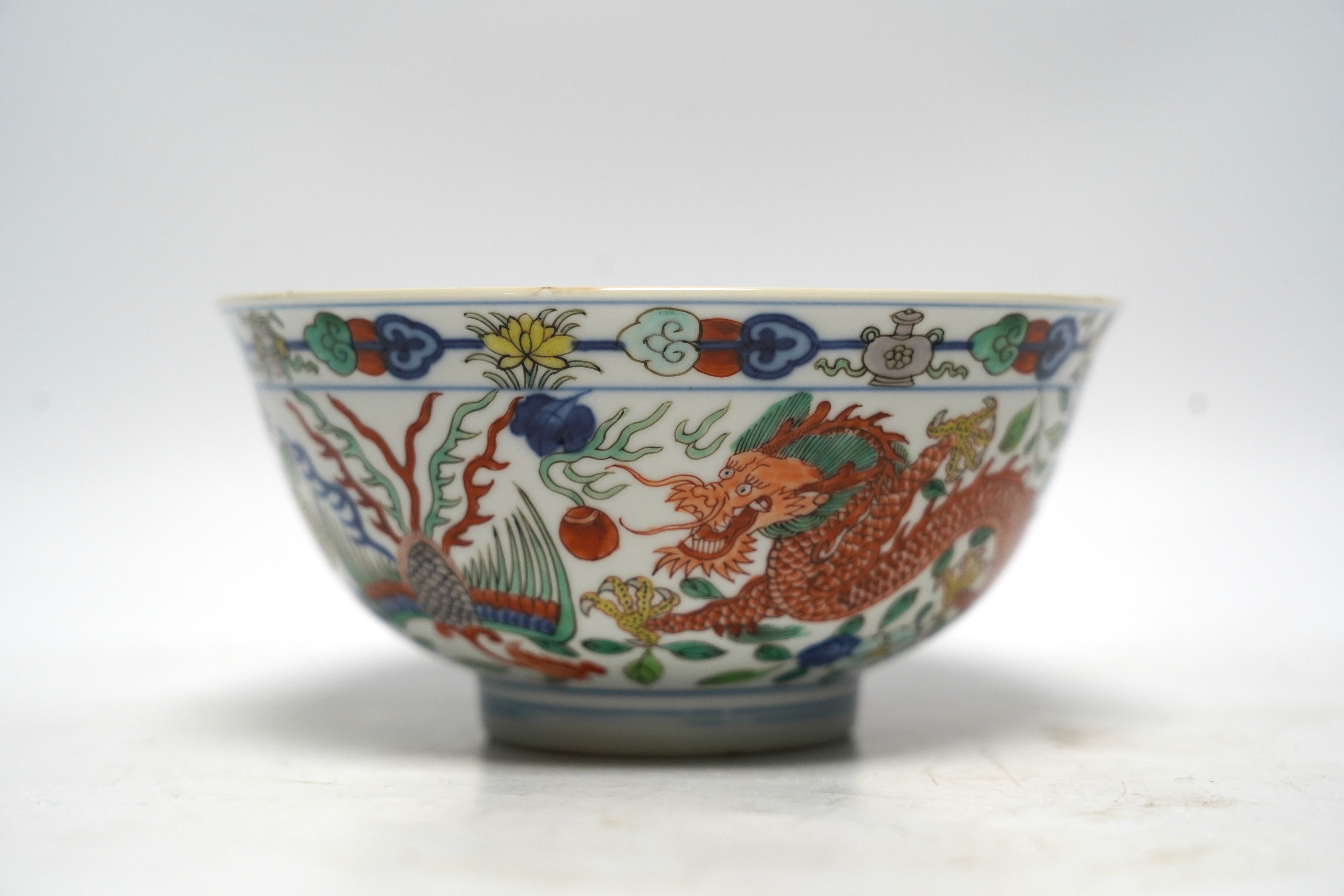 A Chinese wucai ‘dragon and phoenix’ bowl, early 20th century, diameter 15cm